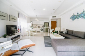 Private parking ! Central Cozy and Modern